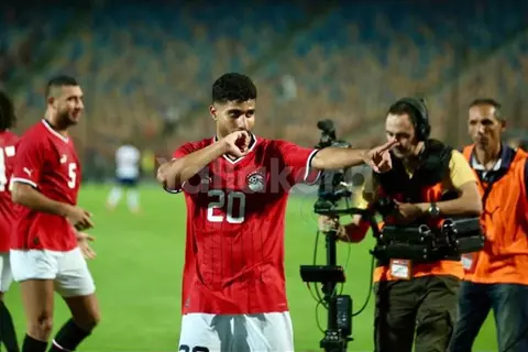 من منتصف الملعب.. إبراهيم عادل يتقدم لمنتخب مصر أمام موريتانيا (فيديو)